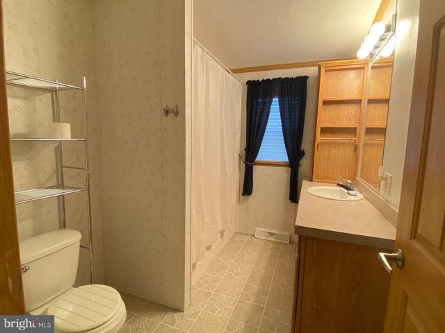 27 E BROADWAY, Etters, PA 17319