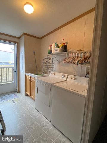 27 E BROADWAY, Etters, PA 17319