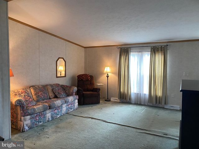 27 E BROADWAY, Etters, PA 17319