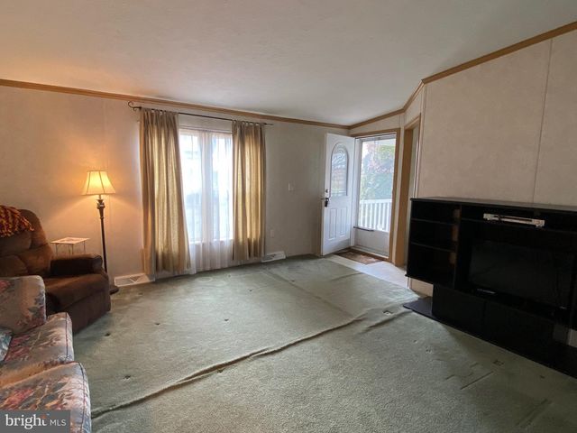 27 E BROADWAY, Etters, PA 17319