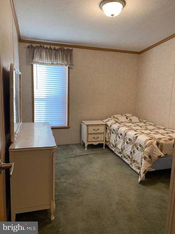 27 E BROADWAY, Etters, PA 17319