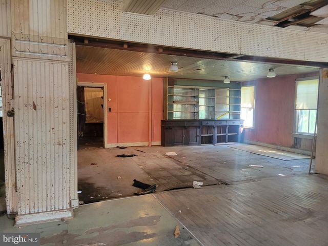 27 E BROADWAY, Etters, PA 17319