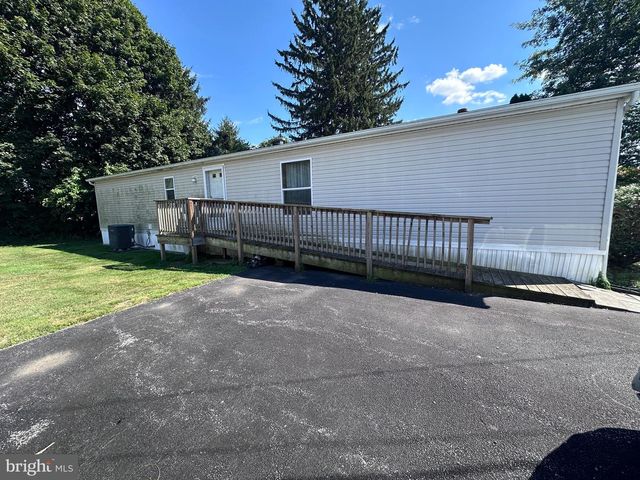 27 E BROADWAY, Etters, PA 17319