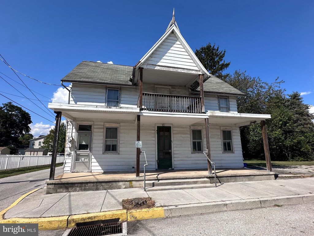 27 E BROADWAY, Etters, PA 17319