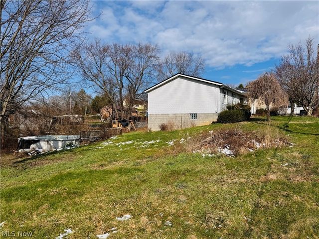 335 Sealock Avenue, Steubenville, OH 43952