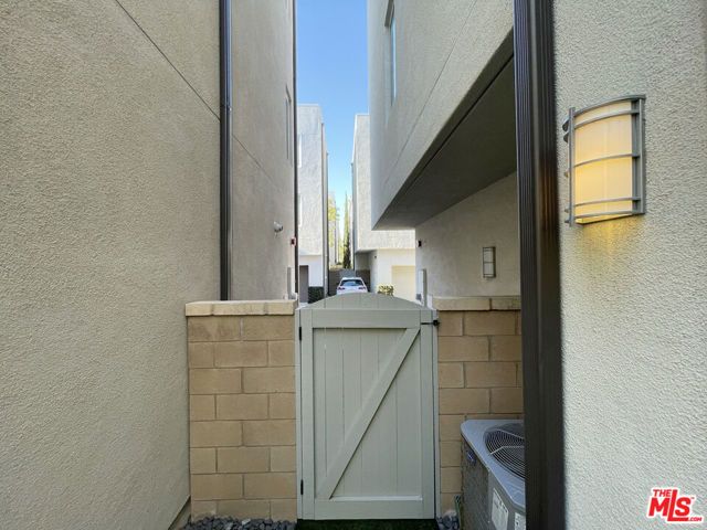 5552 Palm Drive, Hawthorne, CA 90250