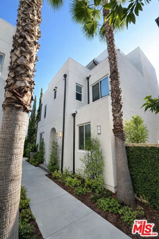 5552 Palm Drive, Hawthorne, CA 90250