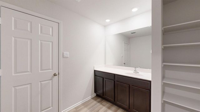 160 McNamara CT, Jarrell, TX 76537