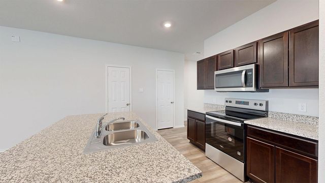 160 McNamara CT, Jarrell, TX 76537