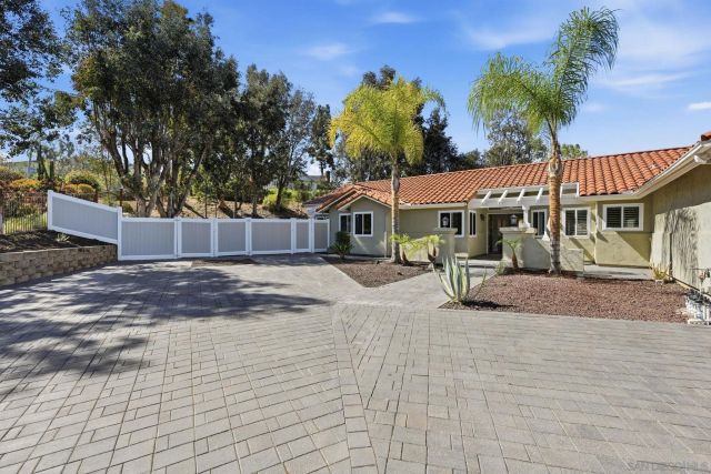 1157 Whispering Highlands Dr, Escondido, CA 92027