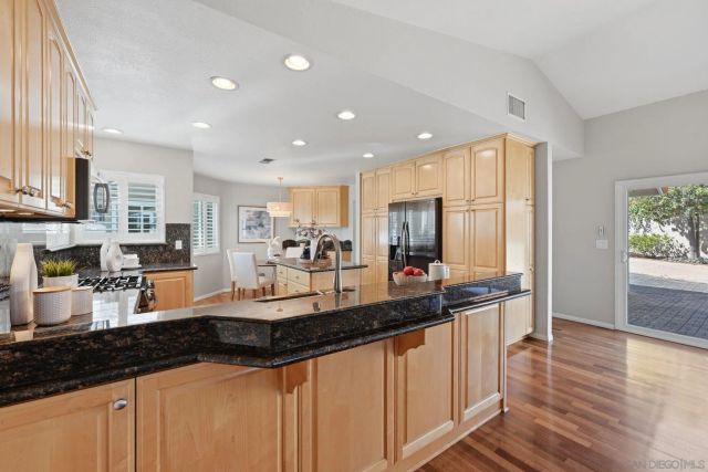 1157 Whispering Highlands Dr, Escondido, CA 92027