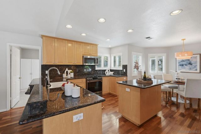 1157 Whispering Highlands Dr, Escondido, CA 92027