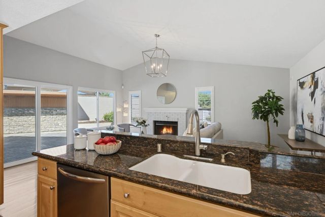 1157 Whispering Highlands Dr, Escondido, CA 92027