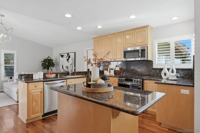 1157 Whispering Highlands Dr, Escondido, CA 92027