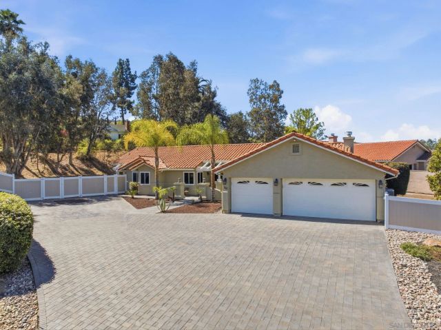 1157 Whispering Highlands Dr, Escondido, CA 92027