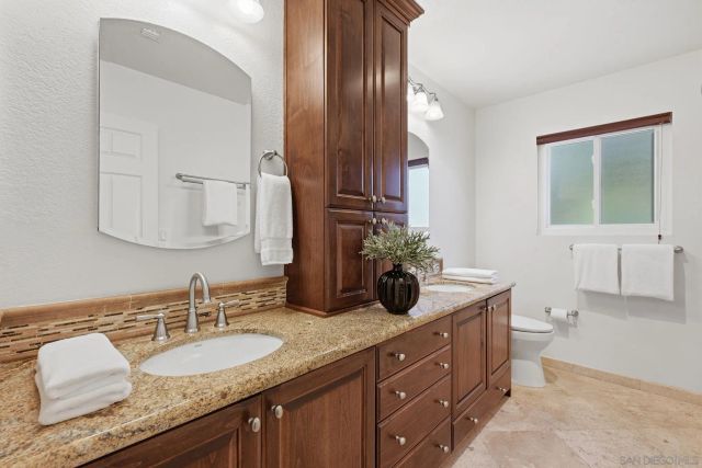 1157 Whispering Highlands Dr, Escondido, CA 92027