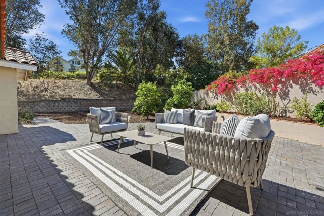 1157 Whispering Highlands Dr, Escondido, CA 92027