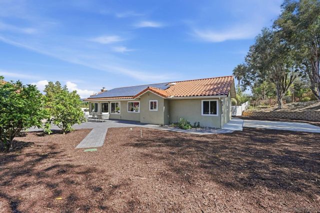 1157 Whispering Highlands Dr, Escondido, CA 92027