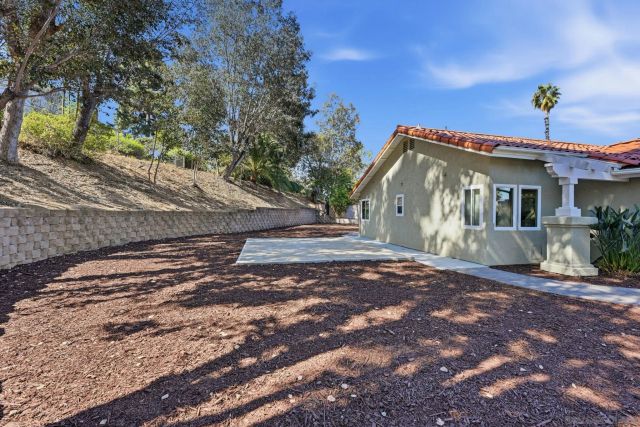 1157 Whispering Highlands Dr, Escondido, CA 92027
