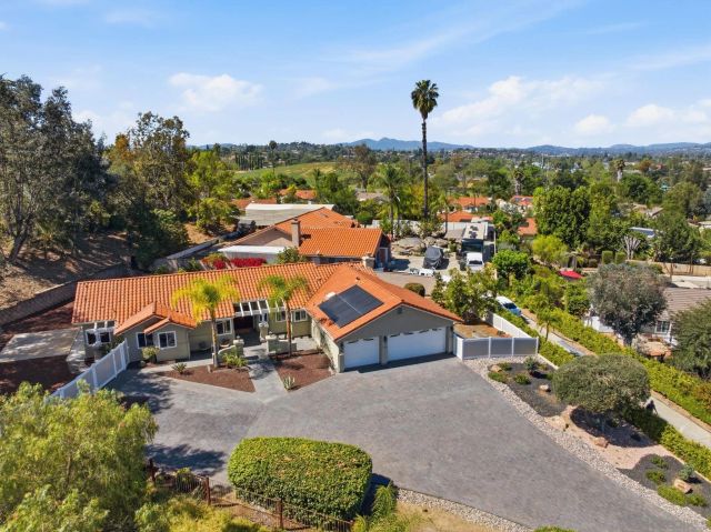 1157 Whispering Highlands Dr, Escondido, CA 92027