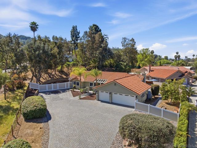 1157 Whispering Highlands Dr, Escondido, CA 92027