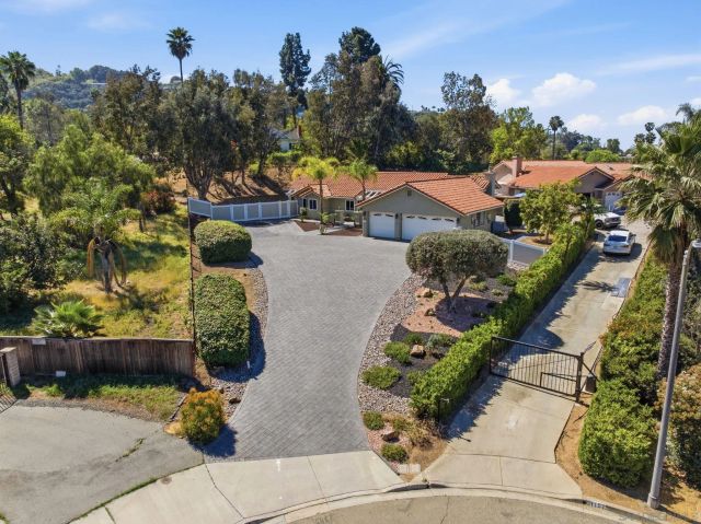 1157 Whispering Highlands Dr, Escondido, CA 92027