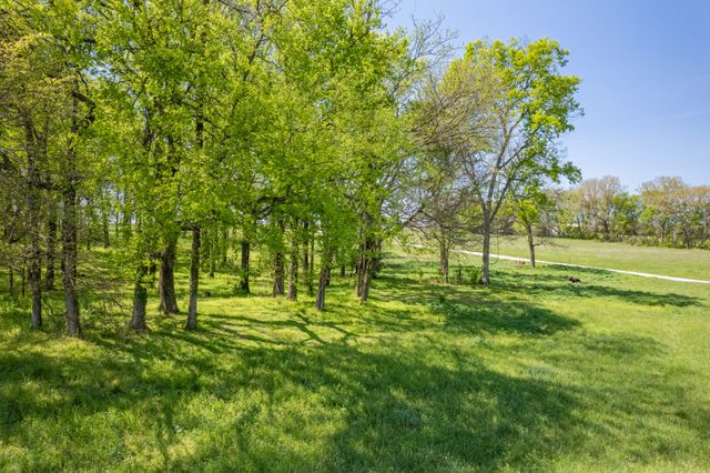 4 Old Zion Rd, Columbia, TN 38401