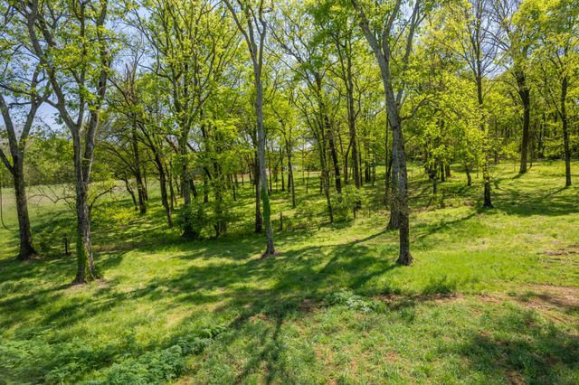 4 Old Zion Rd, Columbia, TN 38401