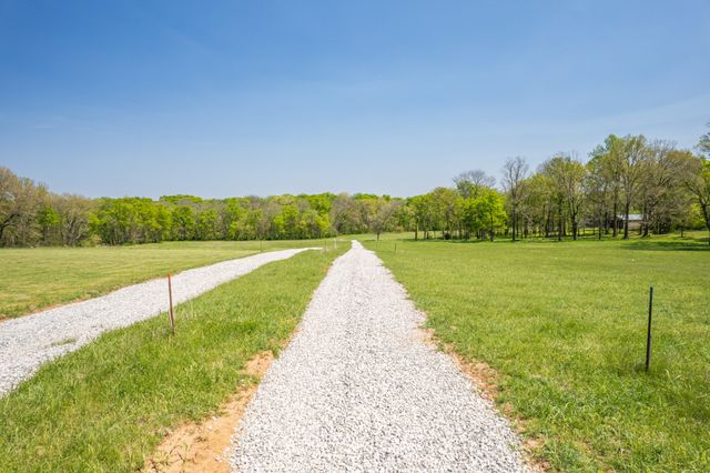 4 Old Zion Rd, Columbia, TN 38401