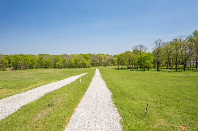4 Old Zion Rd, Columbia, TN 38401