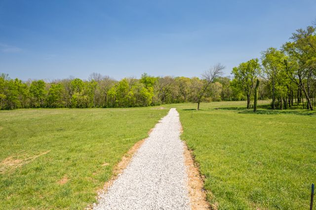 4 Old Zion Rd, Columbia, TN 38401