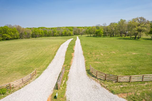 4 Old Zion Rd, Columbia, TN 38401