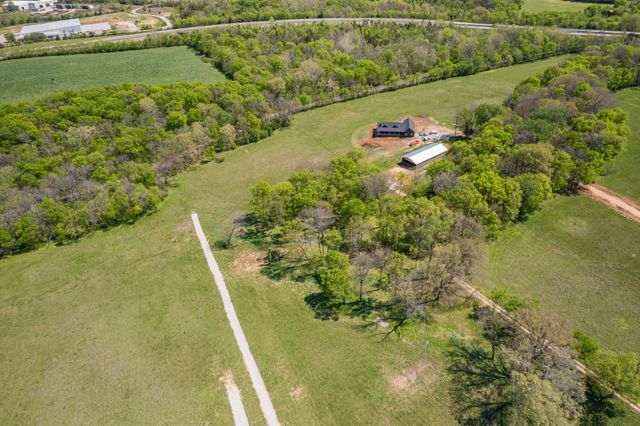 4 Old Zion Rd, Columbia, TN 38401