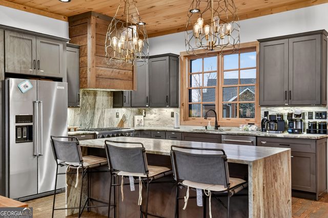 472 Overlook Drive, Blue Ridge, GA 30513