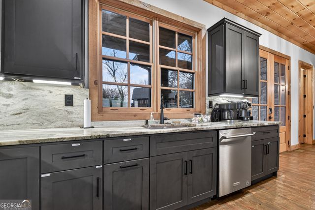 472 Overlook Drive, Blue Ridge, GA 30513
