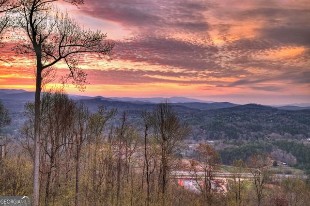 472 Overlook Drive, Blue Ridge, GA 30513