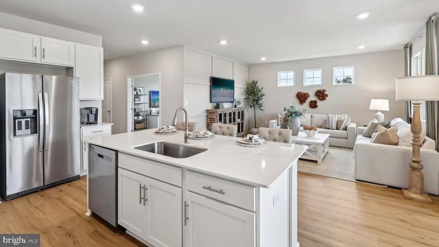 4 BARRETT DR, Egg Harbor Township, NJ 08234