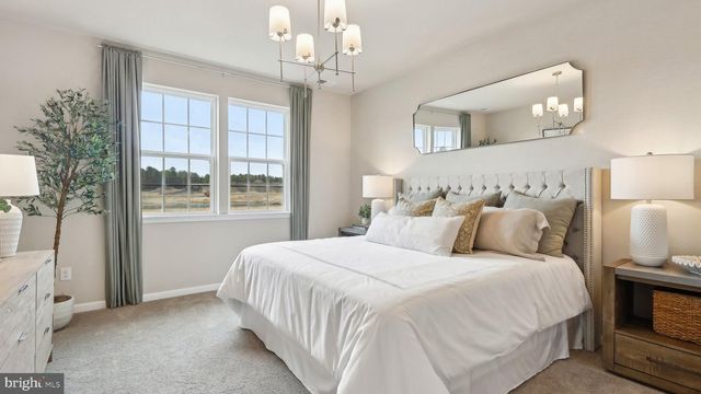 4 BARRETT DR, Egg Harbor Township, NJ 08234