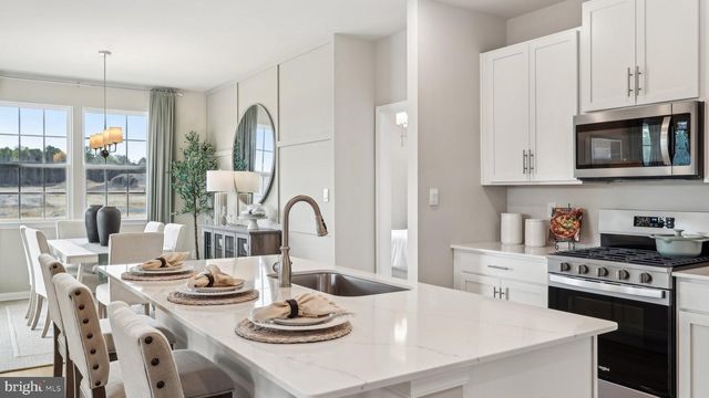 4 BARRETT DR, Egg Harbor Township, NJ 08234