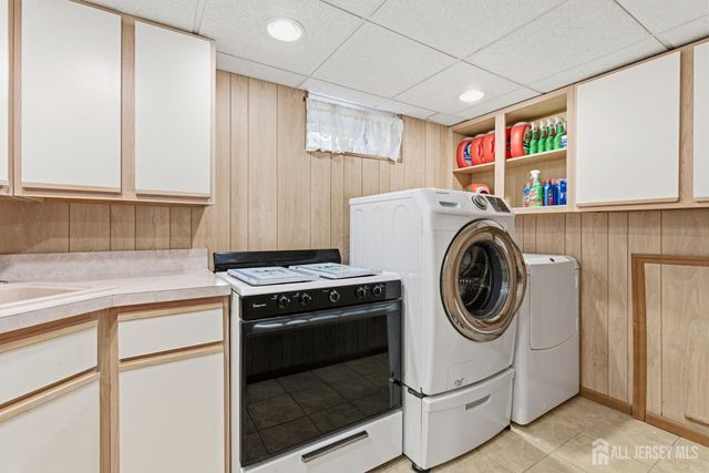 243 E Cherry Street E, Carteret, NJ 07008