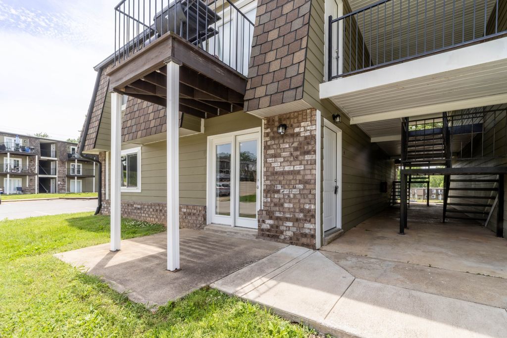 311 Hawkins Rd Apt I10, Clarksville, TN 37040