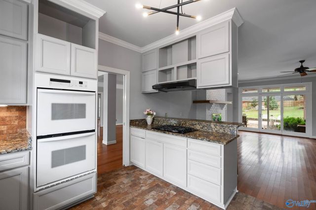 4820 Cove Creek Drive SE, Brownsboro, AL 35741