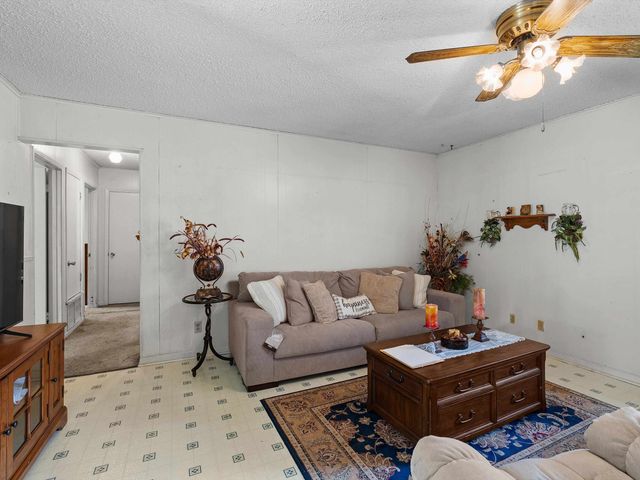 921 N Patterson St, Carthage, TX 75633