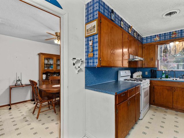 921 N Patterson St, Carthage, TX 75633