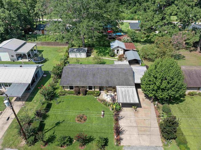 921 N Patterson St, Carthage, TX 75633