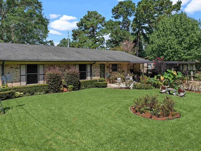 921 N Patterson St, Carthage, TX 75633