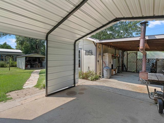 921 N Patterson St, Carthage, TX 75633