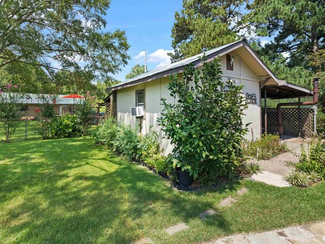 921 N Patterson St, Carthage, TX 75633