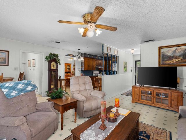 921 N Patterson St, Carthage, TX 75633