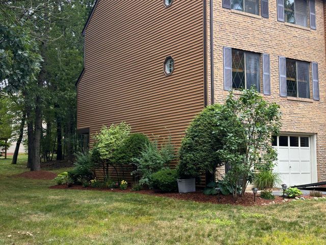 2 Winrow Drive, Merrimack, NH 03054